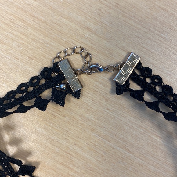 Choker - Picture 2 of 3